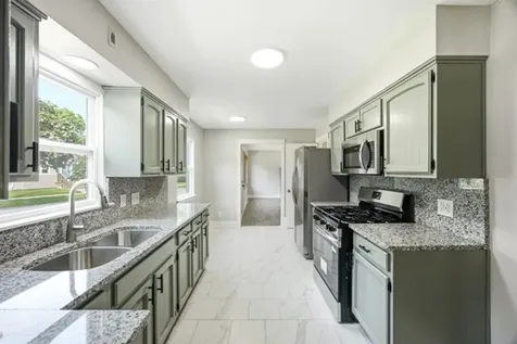 10 Lincoln Avenue East Dundee IL 60118