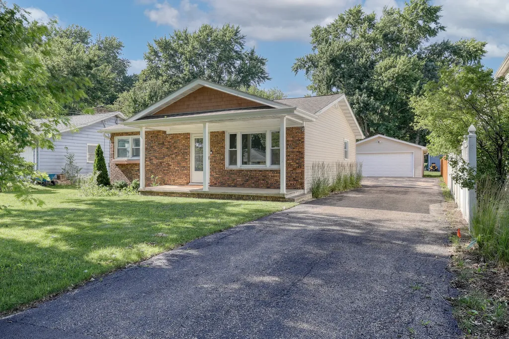 330 East Shannon Street Elburn IL 60119