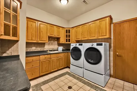 601 Ambriance Drive Burr Ridge IL 60527