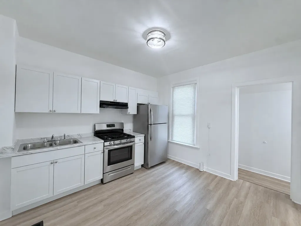 706 West 81st Street Chicago IL 60620