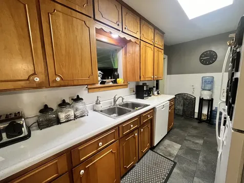 2404 28TH Street Moline IL 61265