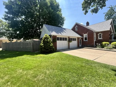 2404 28TH Street Moline IL 61265