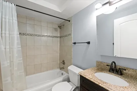 541 West Oakdale Avenue Chicago IL 60657