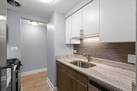 541 West Oakdale Avenue Chicago IL 60657