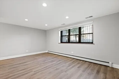 541 West Oakdale Avenue Chicago IL 60657