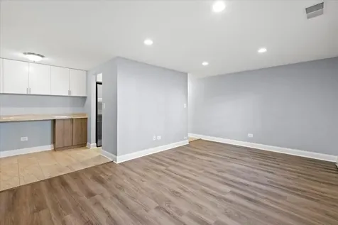 541 West Oakdale Avenue Chicago IL 60657