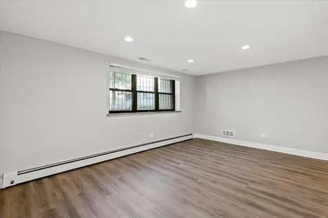 541 West Oakdale Avenue Chicago IL 60657