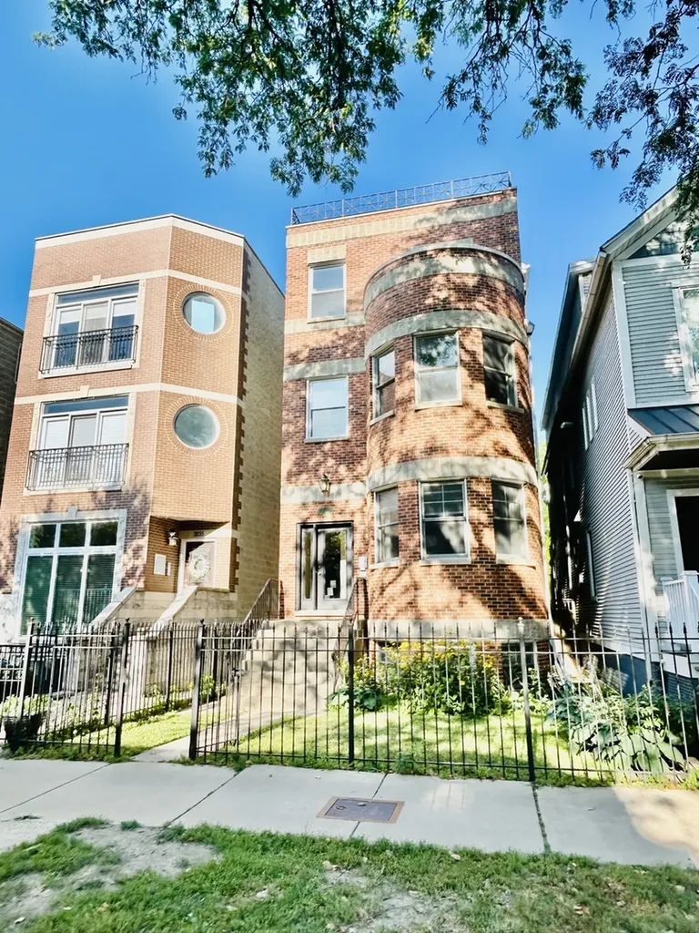 3033 North Racine Avenue Chicago IL 60657