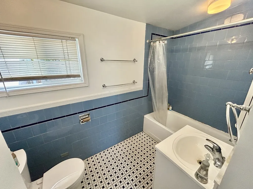 3033 North Racine Avenue Chicago IL 60657