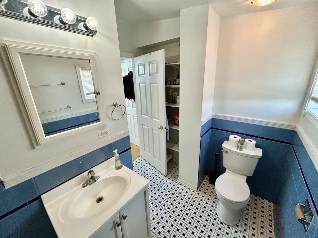 3033 North Racine Avenue Chicago IL 60657