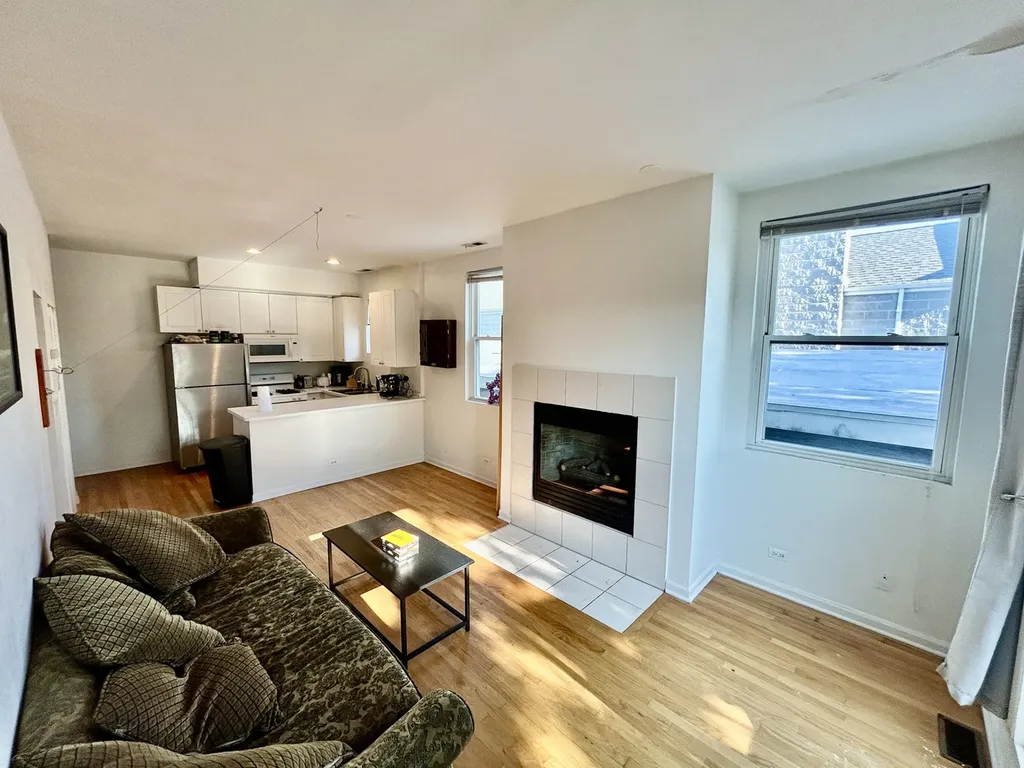 3033 North Racine Avenue Chicago IL 60657