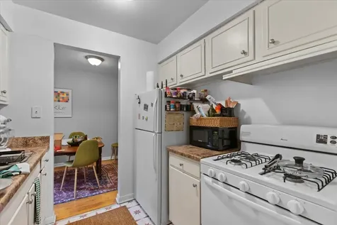 541 West Oakdale Avenue Chicago IL 60657