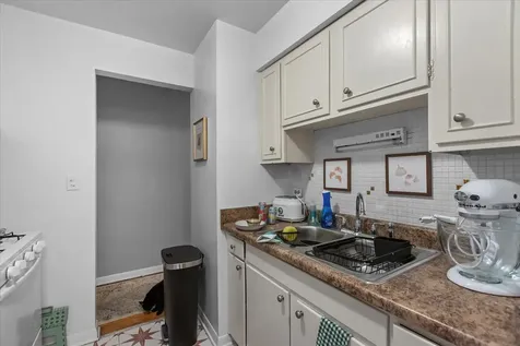 541 West Oakdale Avenue Chicago IL 60657