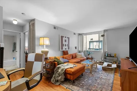 541 West Oakdale Avenue Chicago IL 60657