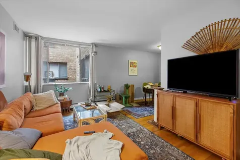 541 West Oakdale Avenue Chicago IL 60657