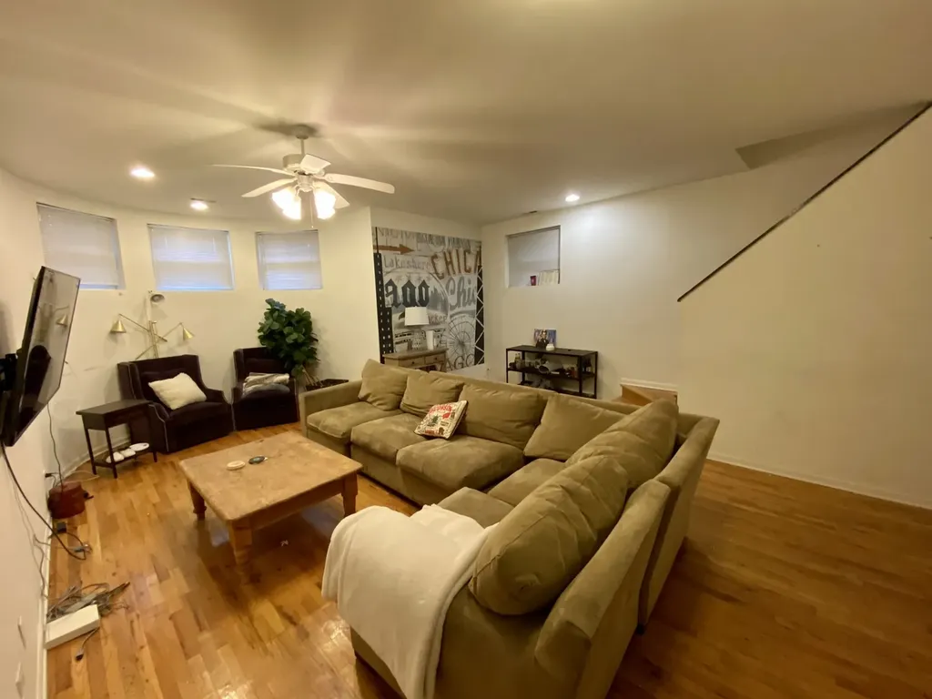 3033 North Racine Avenue Chicago IL 60657