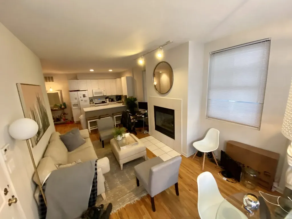 3033 North Racine Avenue Chicago IL 60657