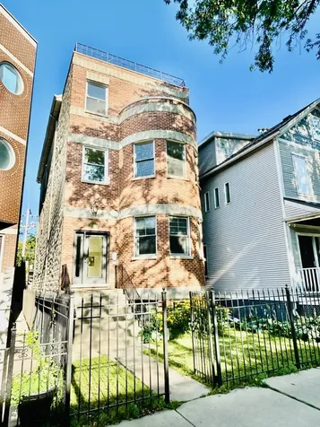 3033 North Racine Avenue Chicago IL 60657