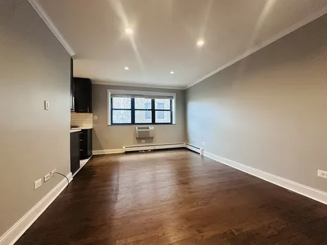 541 West Oakdale Avenue Chicago IL 60657