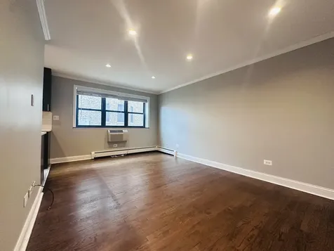541 West Oakdale Avenue Chicago IL 60657