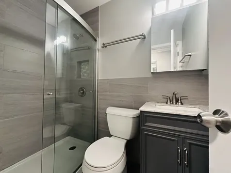 541 West Oakdale Avenue Chicago IL 60657