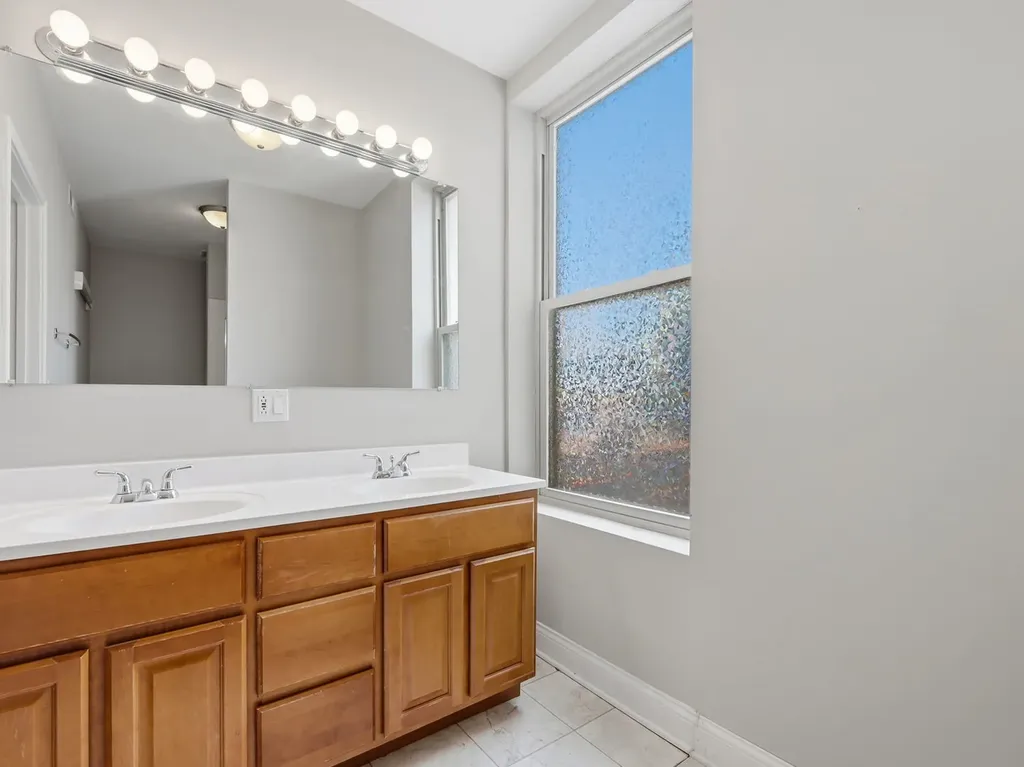 5412 South University Avenue Chicago IL 60615