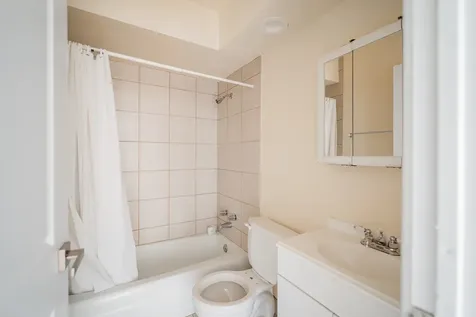 541 West Oakdale Avenue Chicago IL 60657