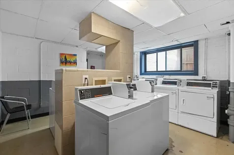 541 West Oakdale Avenue Chicago IL 60657