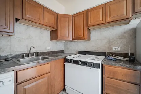 541 West Oakdale Avenue Chicago IL 60657