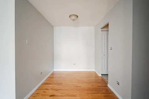 541 West Oakdale Avenue Chicago IL 60657