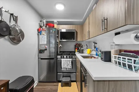 541 West Oakdale Avenue Chicago IL 60657