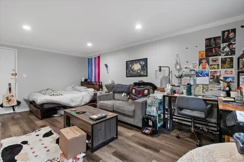 541 West Oakdale Avenue Chicago IL 60657