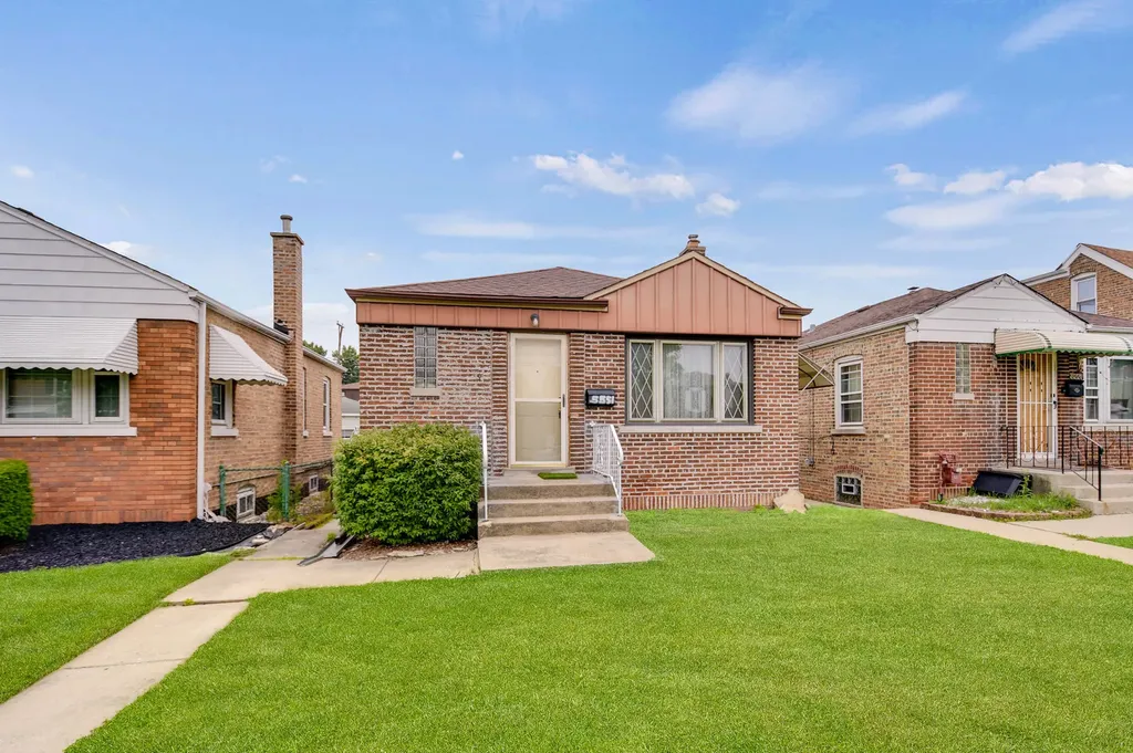 5551 South Kenneth Avenue Chicago IL 60629