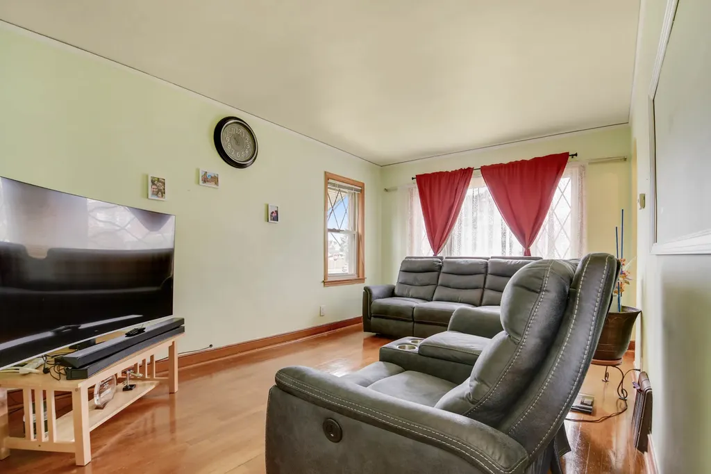 5551 South Kenneth Avenue Chicago IL 60629