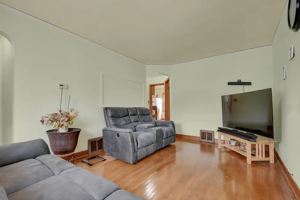 5551 South Kenneth Avenue Chicago IL 60629
