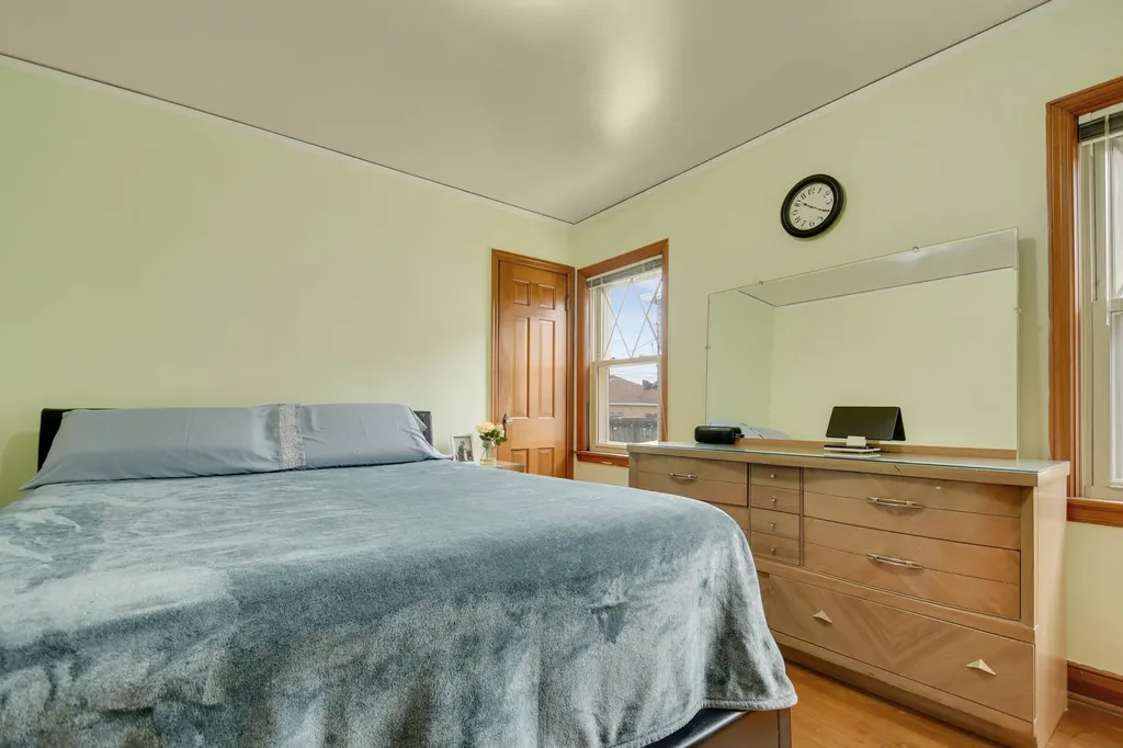 5551 South Kenneth Avenue Chicago IL 60629