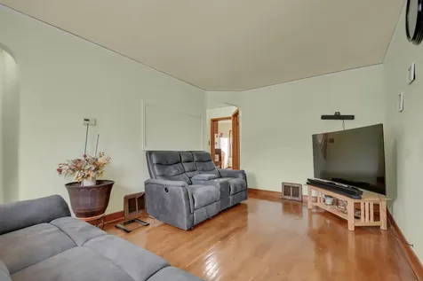 5551 South Kenneth Avenue Chicago IL 60629