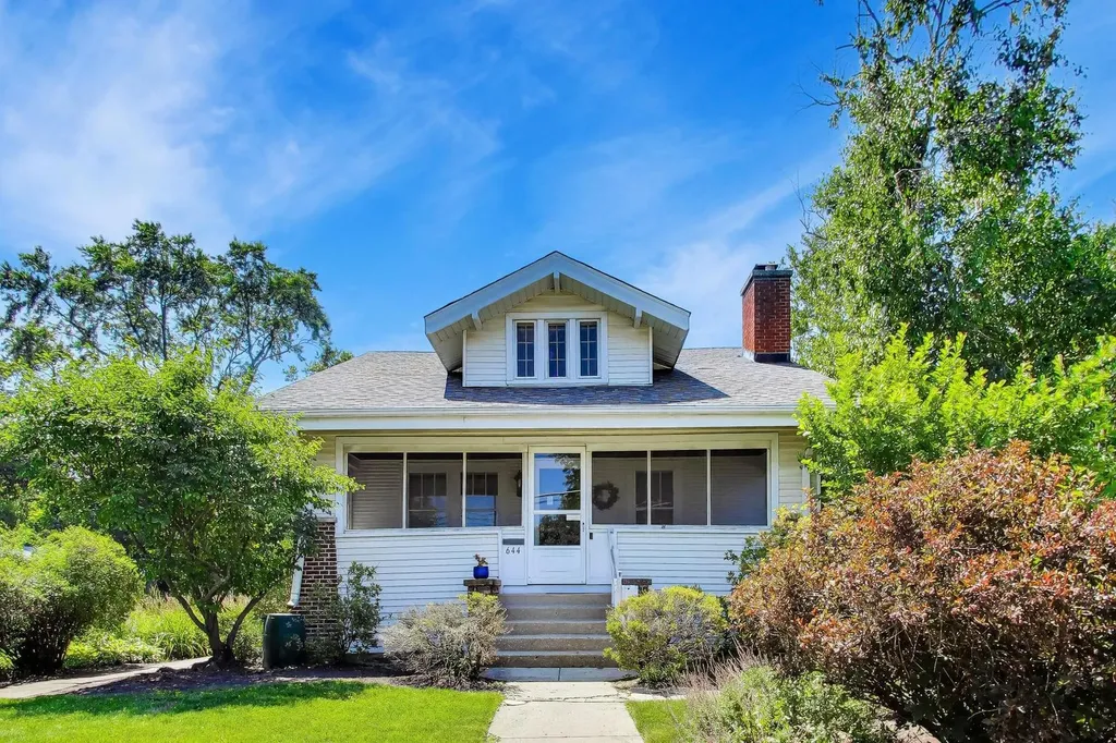 644 South 4th Avenue Des Plaines IL 60016