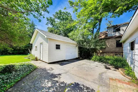 644 South 4th Avenue Des Plaines IL 60016