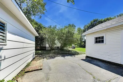 644 South 4th Avenue Des Plaines IL 60016