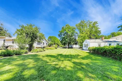 644 South 4th Avenue Des Plaines IL 60016