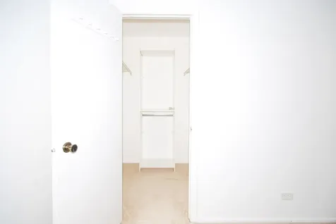 552 Greystone Lane Wheeling IL 60090