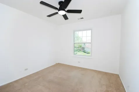 552 Greystone Lane Wheeling IL 60090