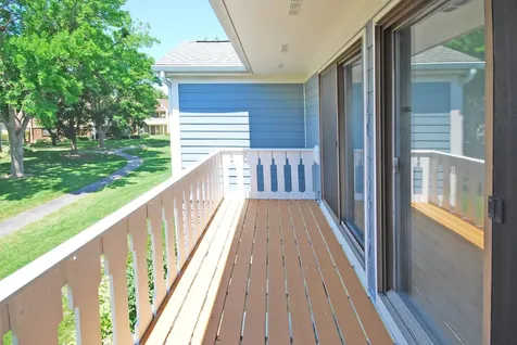 552 Greystone Lane Wheeling IL 60090