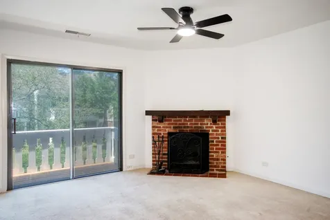 552 Greystone Lane Wheeling IL 60090
