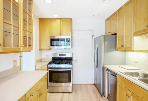 552 Greystone Lane Wheeling IL 60090