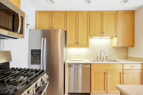 552 Greystone Lane Wheeling IL 60090