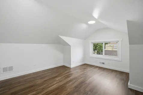 7236 West Pratt Avenue Chicago IL 60631