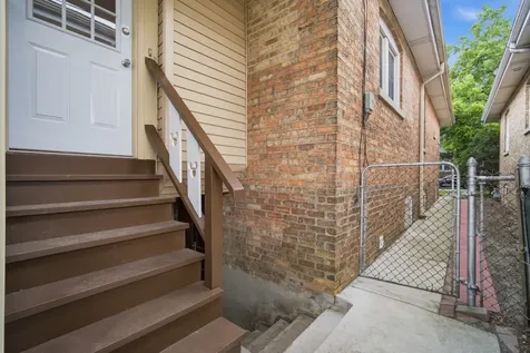 7236 West Pratt Avenue Chicago IL 60631