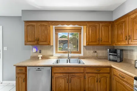 4925 144TH Street Midlothian IL 60445